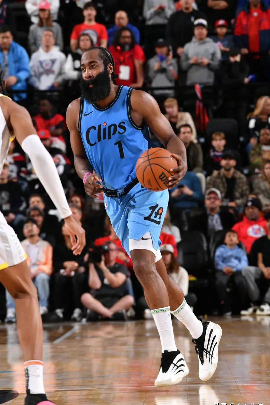 哈登官方宣布出色防守新规，法国队引发争议！-爱游戏官方